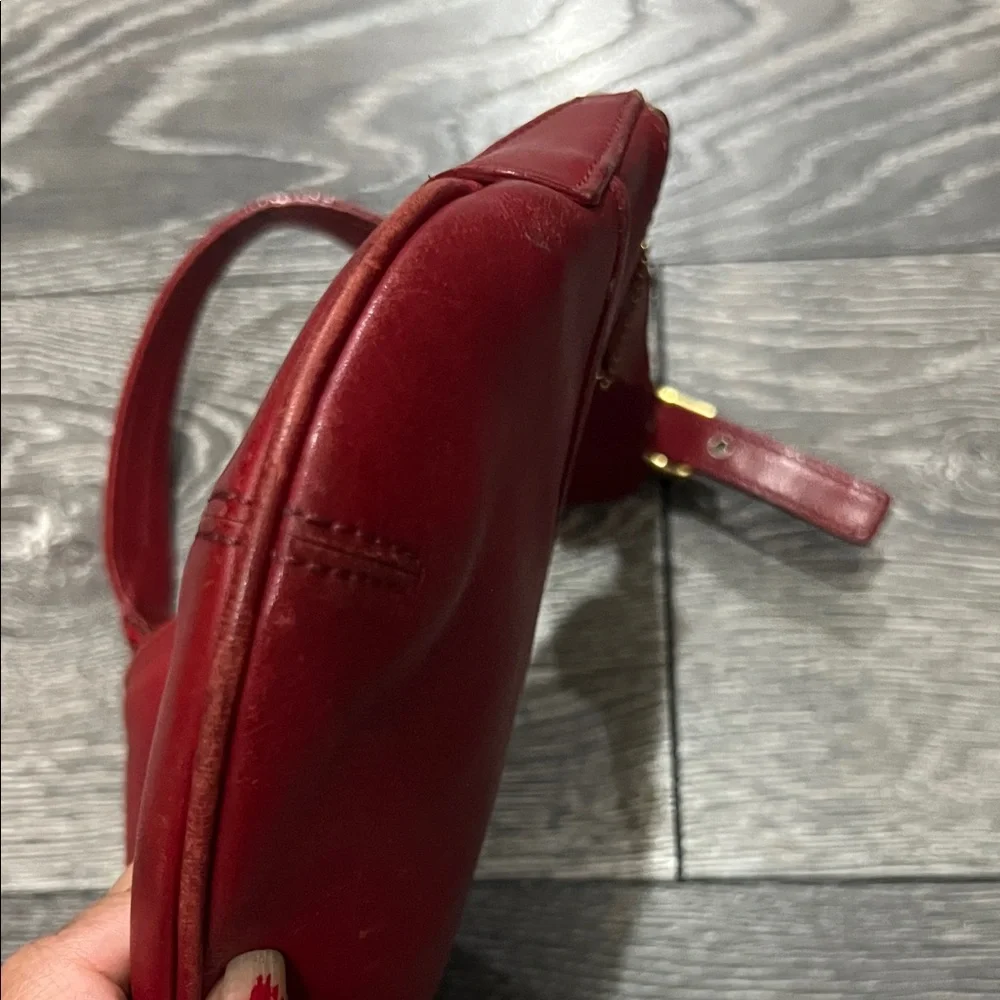 Chic Burgundy Leather Shoulder Bag - Picture 4 of 14